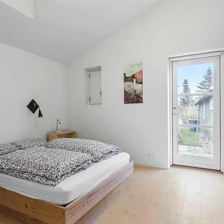 Дом отдыха Summer House Brimming With Activity And Coziness Нюкёбинг-Сьелланн