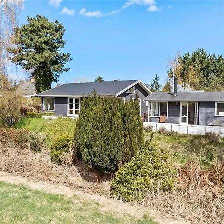 Summer House Brimming With Activity And Coziness, Holiday home